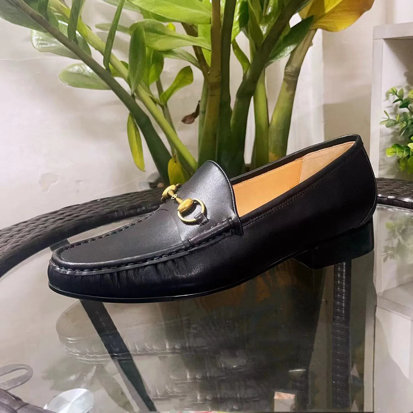 Chaussures Habillées Chaussures Décontractées Hommes Pantoufles Mocassins Paresseux Classiques Femmes Designer Plat 100% Cuir De Vachette Boucle En Métal Dame Mules En Cuir Princetown Noir