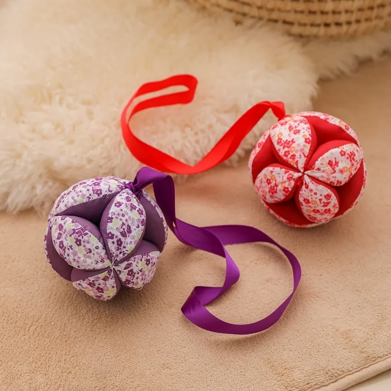 Baby Hand Catching Cloth Infant Interaction Colored Ball with Ribbon Appease Bed Hanging Rattle Toy Gift 220812