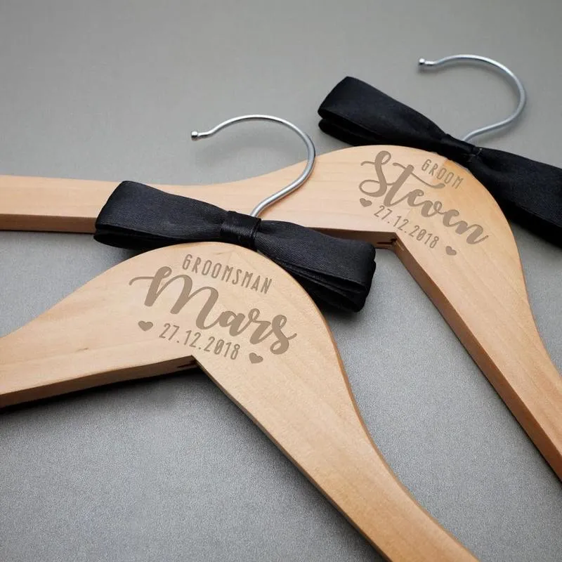 Personalized Wedding Hanger Bridal Shower Gift Engrave Name Wood Bridesmaid Groomsmen Laser Cut Dress 220815