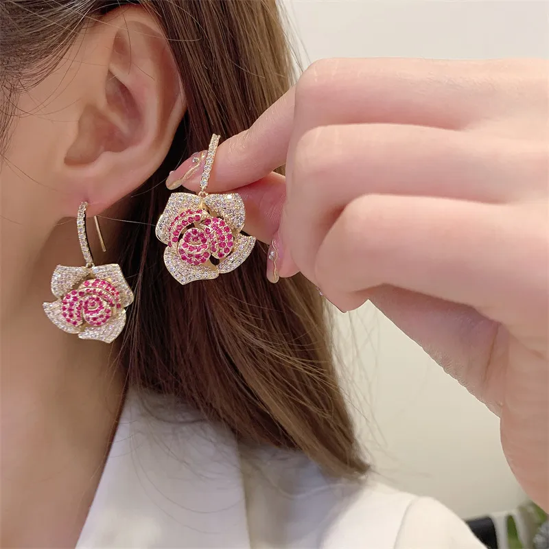 Nuovi orecchini da donna a panoratura a primavera progettati Orecchini retrò rosa micro-set di diamanti le orecchie di orecchie di celebrità di gioielli lussuosi 260K 260K