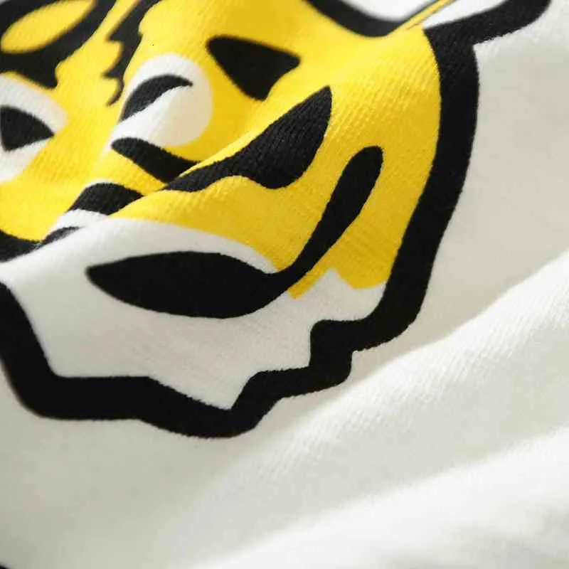 Gjord mänsklig söt liten tiger huvud gata avslappnad par t-shirt