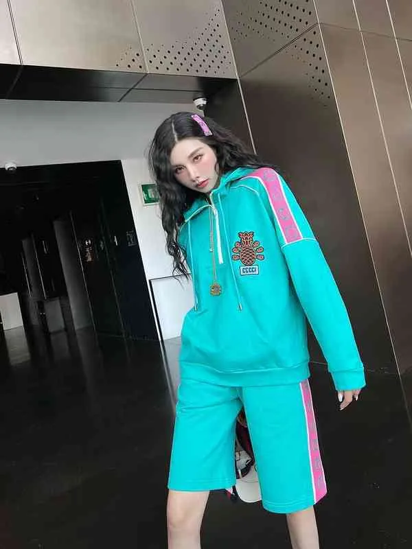 Spring / summer 2002 new Lapel letter stitching contrast embroidery pineapple loose casual sports suit women