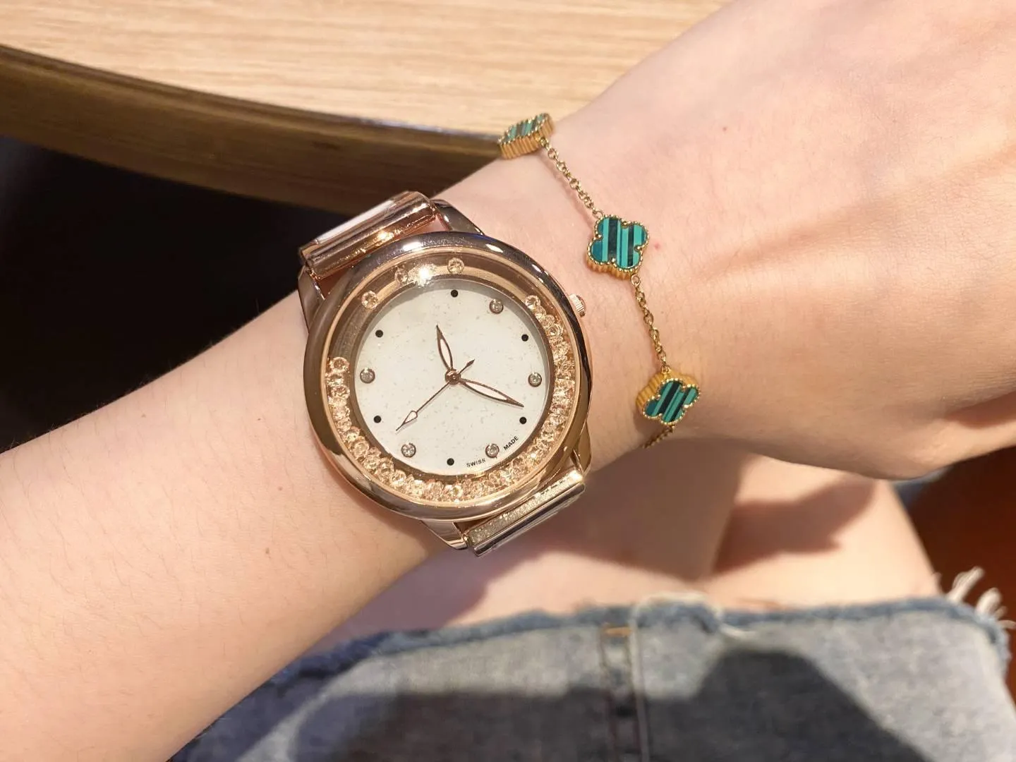 2022 De nieuwe aankomst luxe womens horloges drie naald serie quartz horloge vrouwen ontwerper polshorloges top merk stalen riem mode cadeau voor meisje