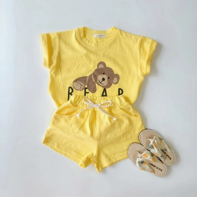 Vestiti del bambino del bambino di estate messi T-shirt di modo del modello dell'orso del fumetto del ragazzo + pantaloni di scarsità casuali del cotone del capretto vestito 220425