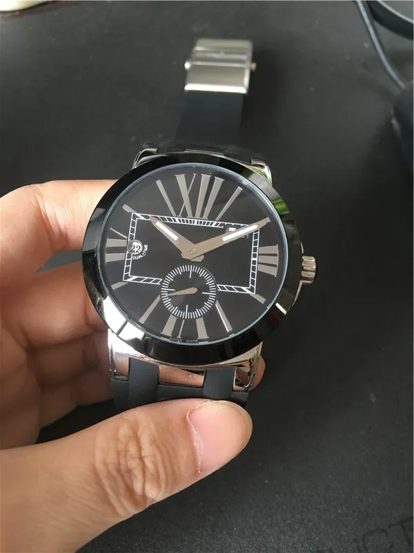 Manliga klockor svart gummi man titta på mekanisk automatisk stil armbandsur 44 mm svart ansikte transparent baksida 033283s