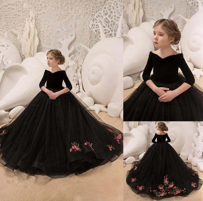 Black Flower Girls Dresses Long Sleeves with Pearls Beads First Holy Communion Dresses V Neck Lace Ball Gown Girls Pageant Gowns