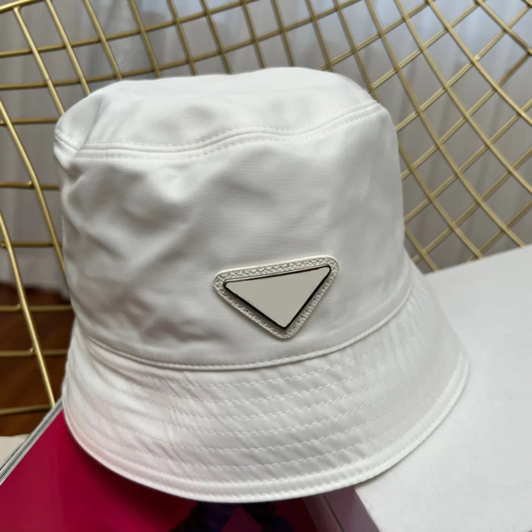قبعات دلو العلامة التجارية الرجال مصمم نساء قبعة الشمس مع مثلث رسالة Sunbonnet Black Beach Casquette Travel Sunhats210p