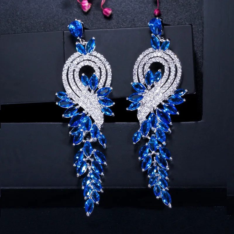 Mode Long Tassel Zirconia Dangle Earring Designer för Woman Party 18K Gold Silver Red Blue White Diamond Earrings South America274p