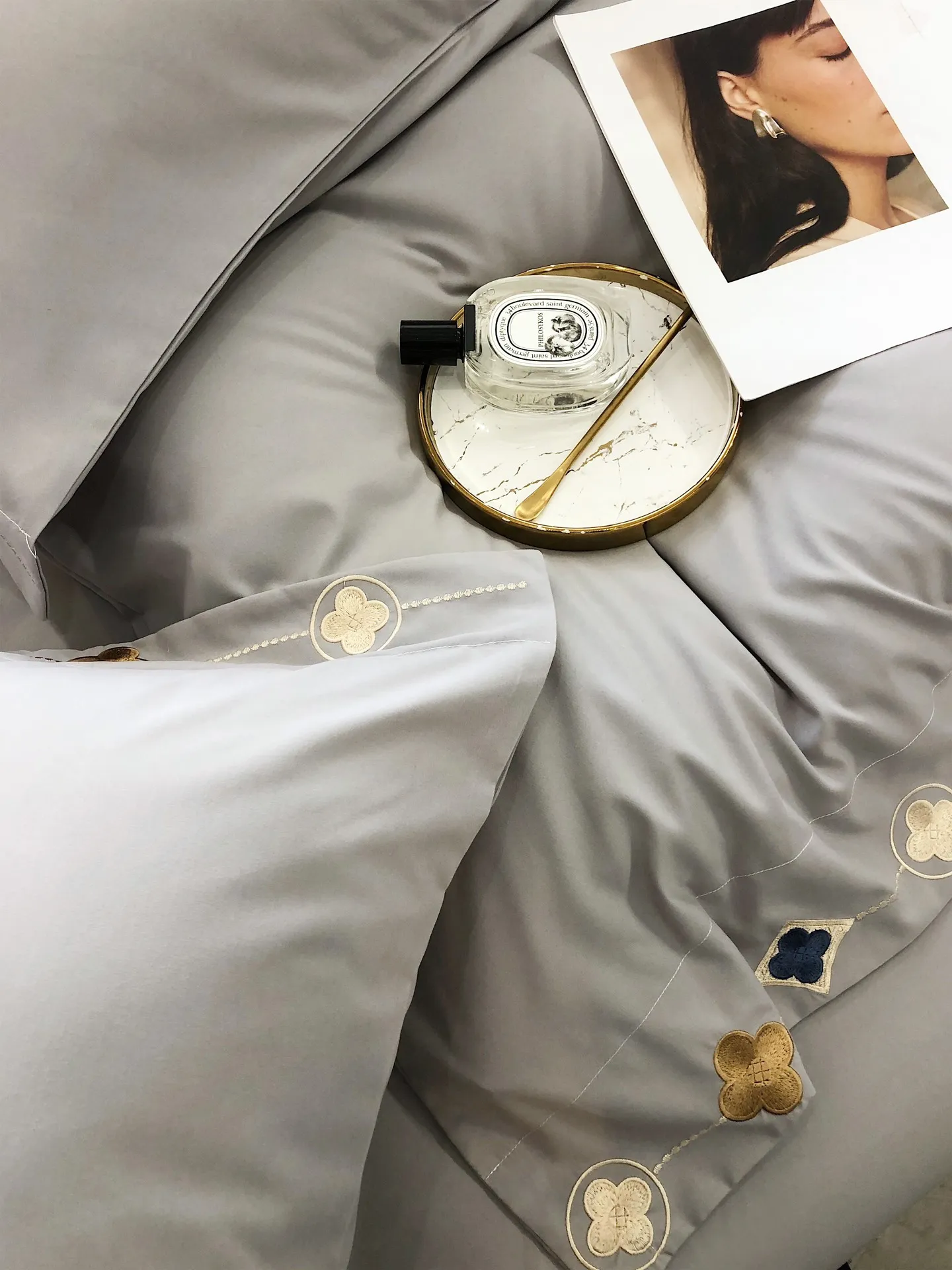 Роскошный дизайн постельное белье Высококачественные дни Шелковый хлопчатобумажный мягкий слой тонкий дышит комфортное одеяло с вышивкой