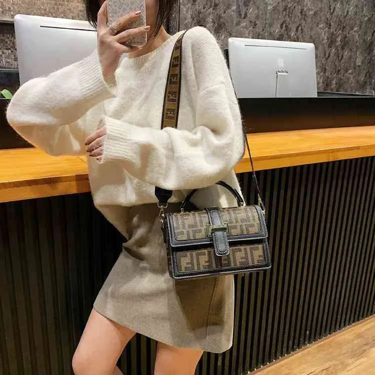 Женская сумочка дизайнер предлагает шкафы со скидкой на 80% с мощностью Popult Printed Portable Fashion One Phound Small Square Bag 45CQ