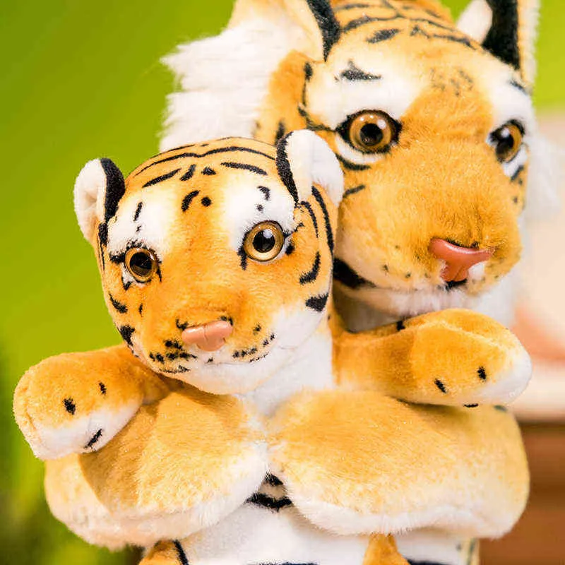 CM Simulation Mom Baby Tiger Cuddle Stuffed Lifelike Animal Pop Kids Toys Birthday Present Home Decor J220704