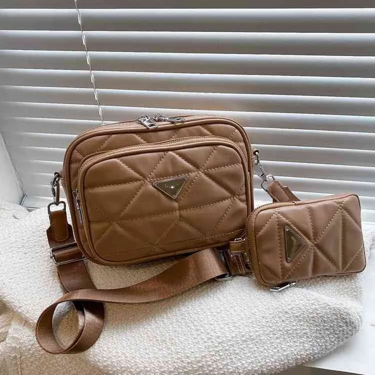 Handväskor Nya breda remsmessenger Sling en axel Fritid Ryggsäck Flip Texture Rhombic Lattice Women's Bag Purse