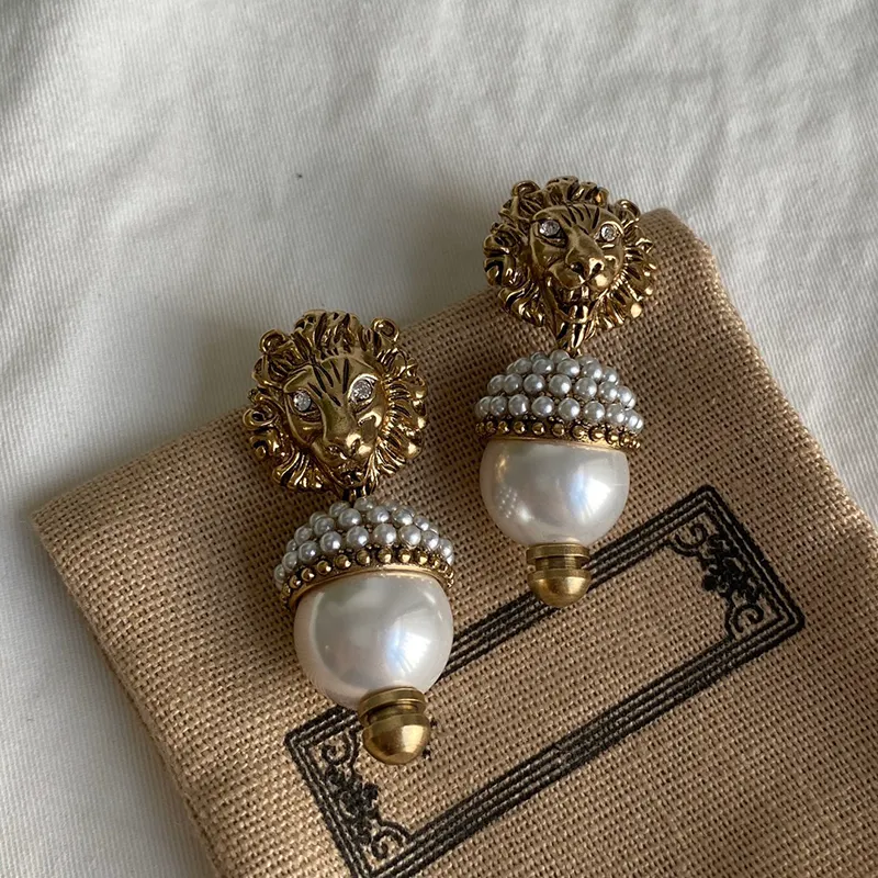 Pearl Gold Earrings Designer för kvinnor Luxurys designers Animal Pendant Studörhängen Luxury Jewelry Earrings Wedding G2205162Z