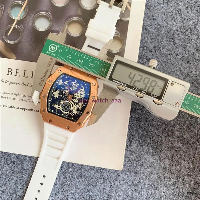 Ki Montre de Luxe Factory Quality Quartz Watchesスポーツクロノグラフ防水快適なゴムストラップオリジナルクラスプスーパーラミン248t