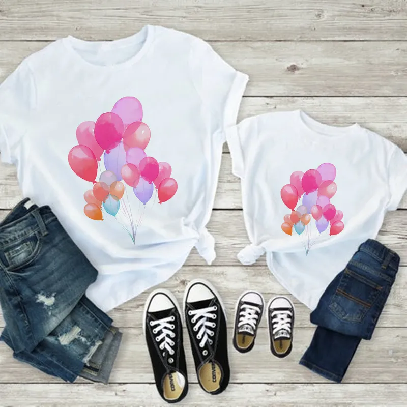 Mother Kids Tee Shirt Femme Family Look Breast Bow Clothes Mamma och dotter Set Balloon Flower Baby Summer Cute Tshirt Women 220531