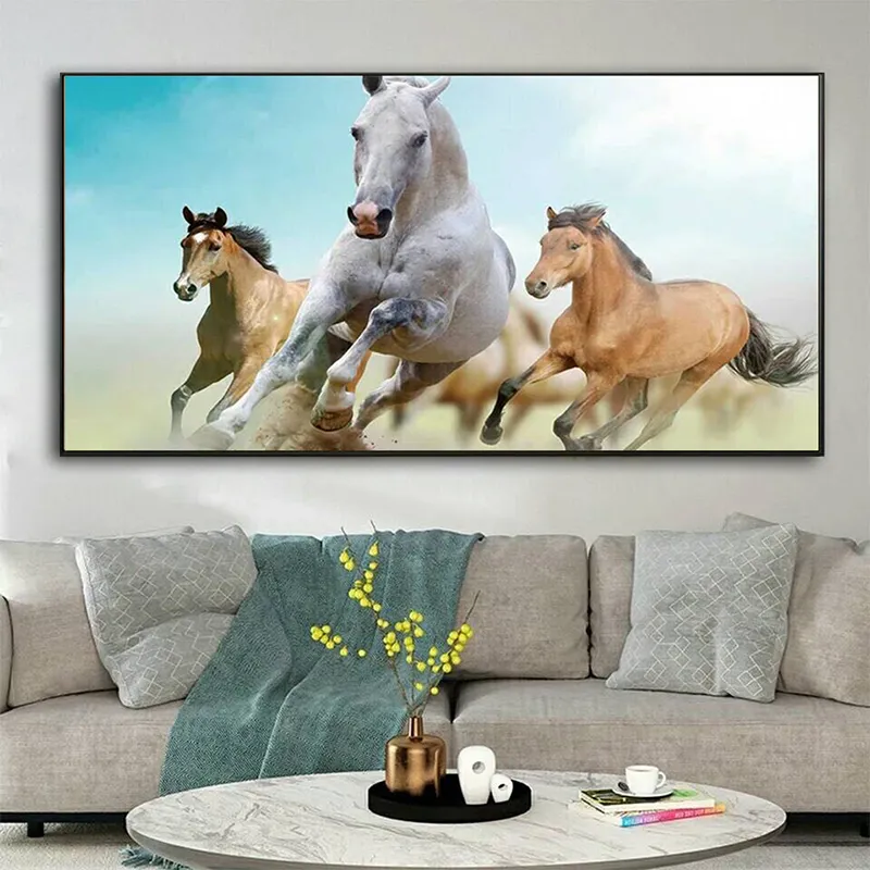 Duże białe konie biegające na płótnie Malowanie ponadgabarytowy nowoczesny plakat zwierząt i druk sztuki ścienne obraz do salonu Dekorę domu3544375