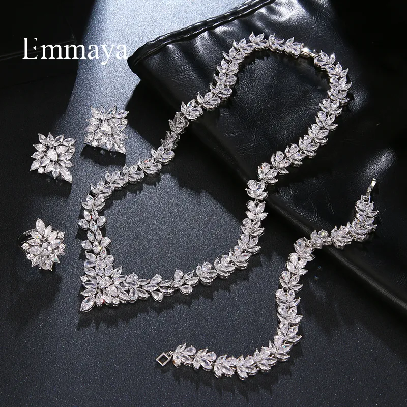 Emmaya – collier de luxe en forme de fleur, Design fascinant, ensemble de quatre pièces, collier à la mode pour femmes, bijoux brillants, tenue de soirée, 220726