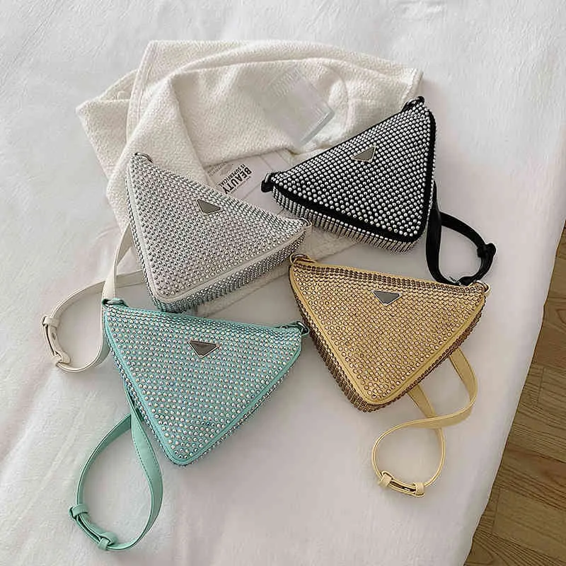 Monederos Outlet Estilo de verano bolso personalizado con incrustaciones para mujer 2022 nuevo diamante completo triángulo sling un hombro Messenger Bag