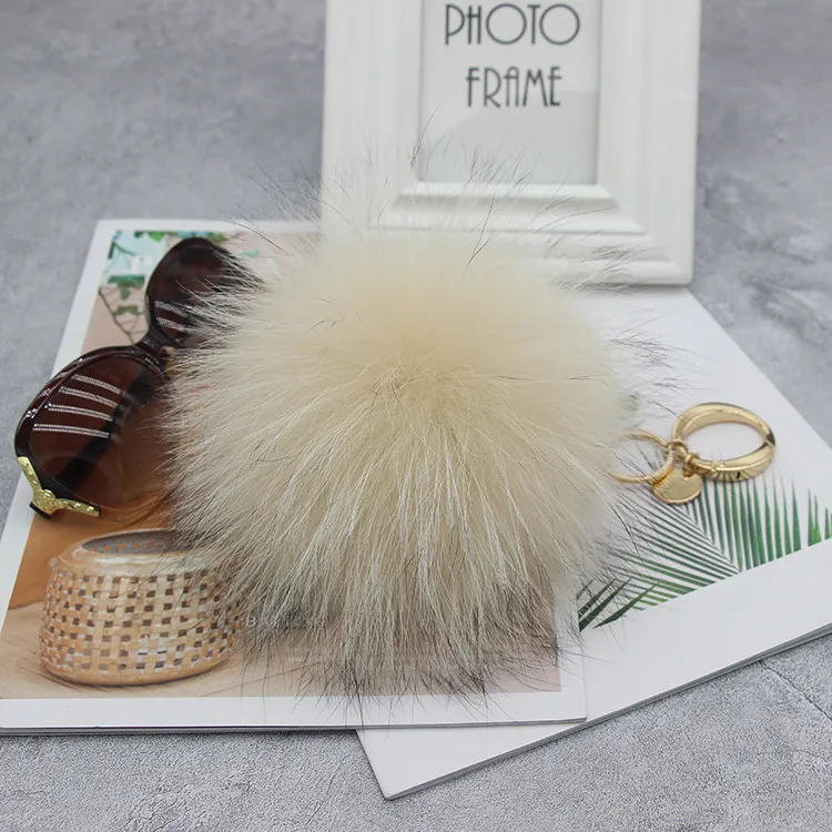 Luksusowa marka 15 cm Real Fur Ball Pom Poms Pompom Wysokiej Jakości Brelok Key Chain Metal Ring Wisiorek Dla Kobiet F281 220411