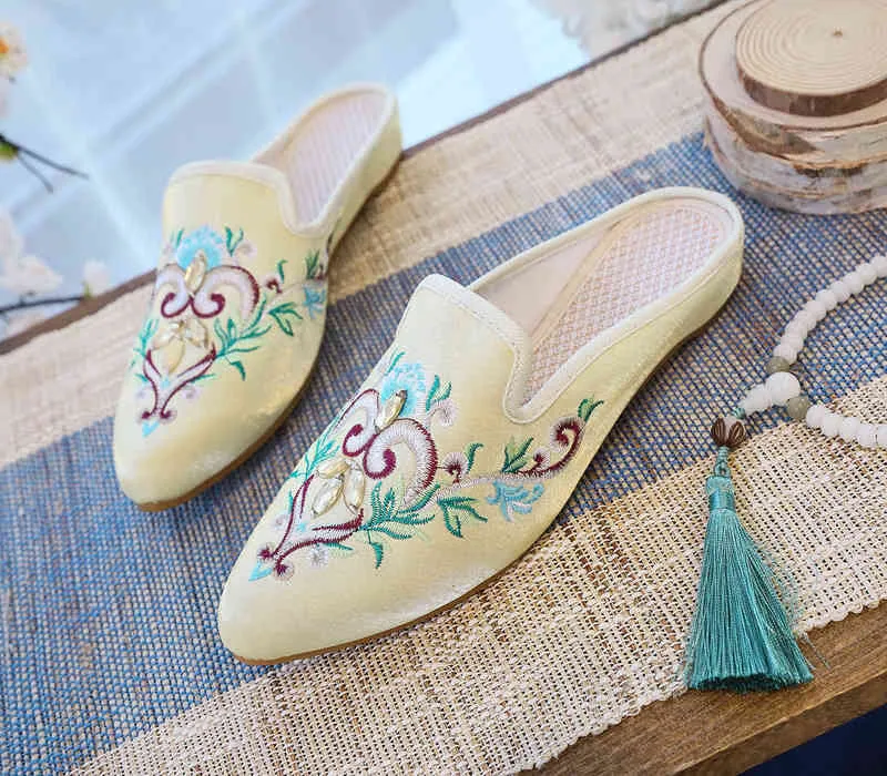 Women Slippers Muller Slippers Ethnic Style Summer Wear Embroidered Hand Sewed Drill Cloth Women's Sandals Bright Silk With Cheongsam 220622