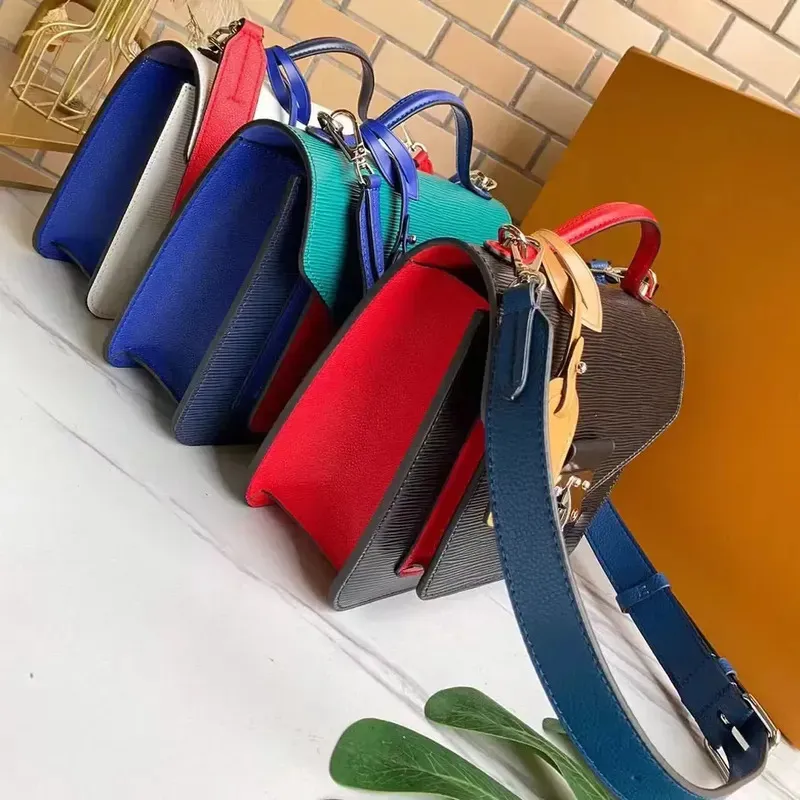 Designer Oeo Monceau handväska 3 färger kvinnor axelväskor lyxiga kedja crossbody väska m55405 mode quilted hjärta läder handb247i