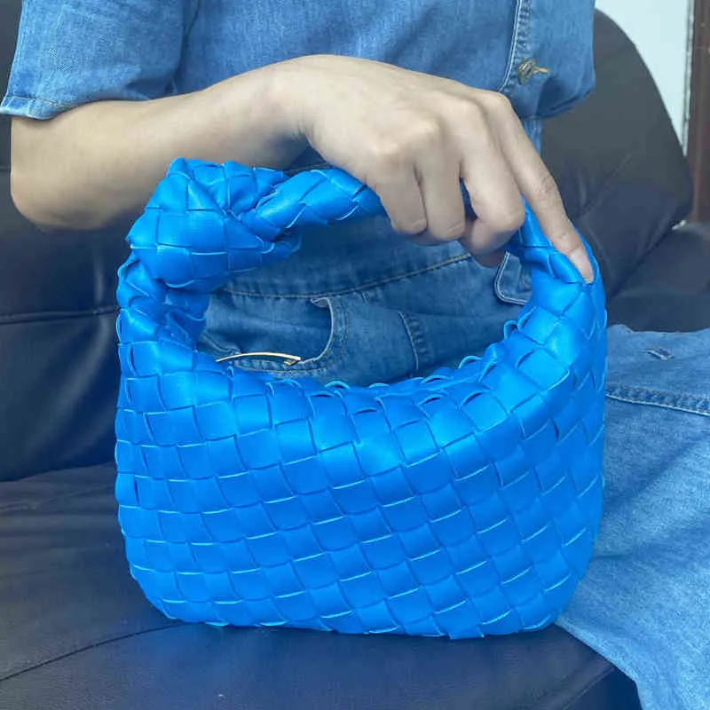 Hand-made Wide Woven Handbag Fashion Trend Croissant Dumpling Bag Handbag Girl 220725