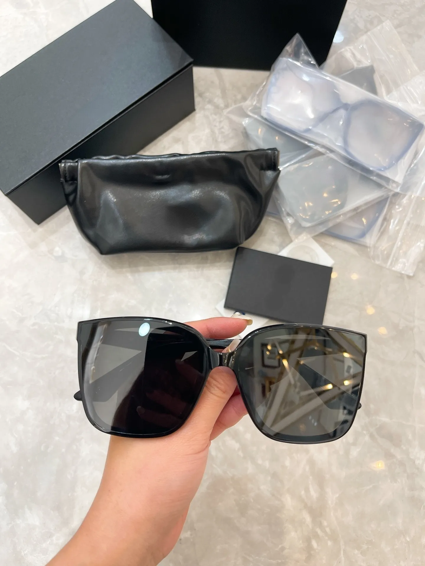 2022 نظارة شمسية جديدة من جنرال موتورز نظارة شمسية مربع أزياء أزياء جولة أكواب الأظافر أرز