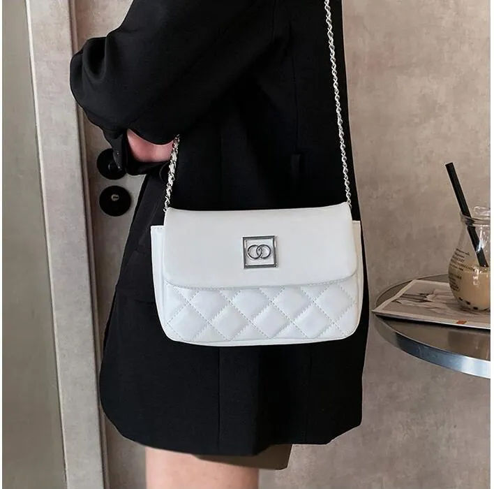 9608 Design Handväska läder Enkel axel Retro Shell Bag Kvinnliga plånböcker och handväskor Designer Crossbody Väskor för kvinnor325Z