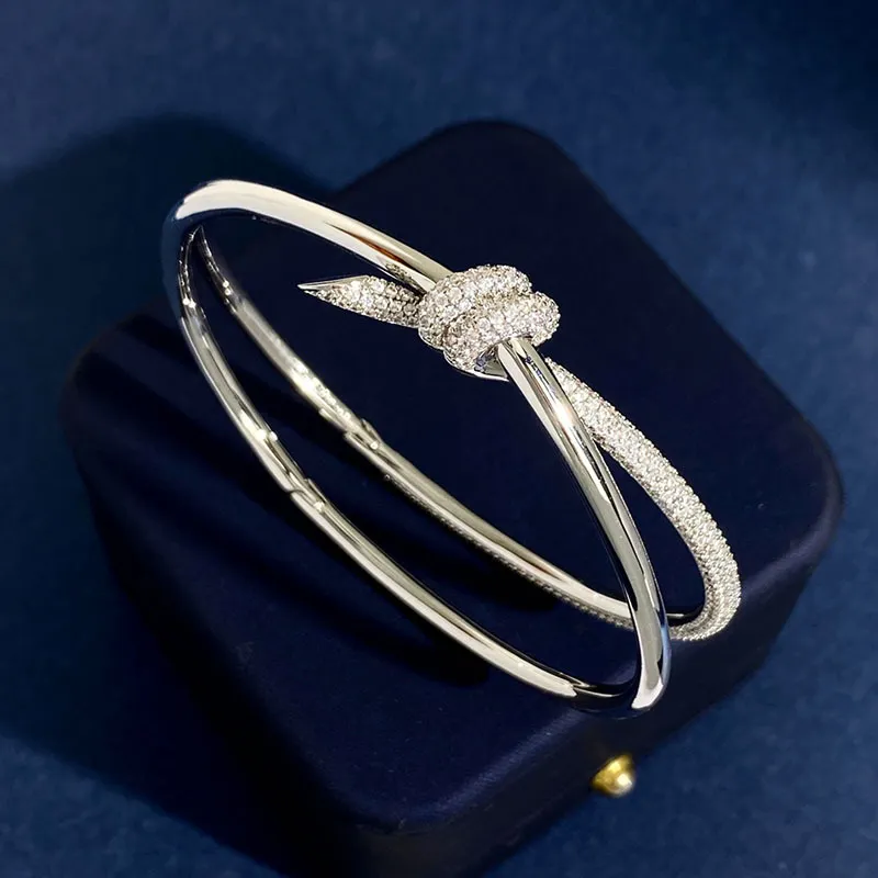 Nieuw ontworpen Bangle knoop touw volledige diamanten Hanger dames ketting luxe geknoopt kruis diamanten knoop damesketting bracel276Z