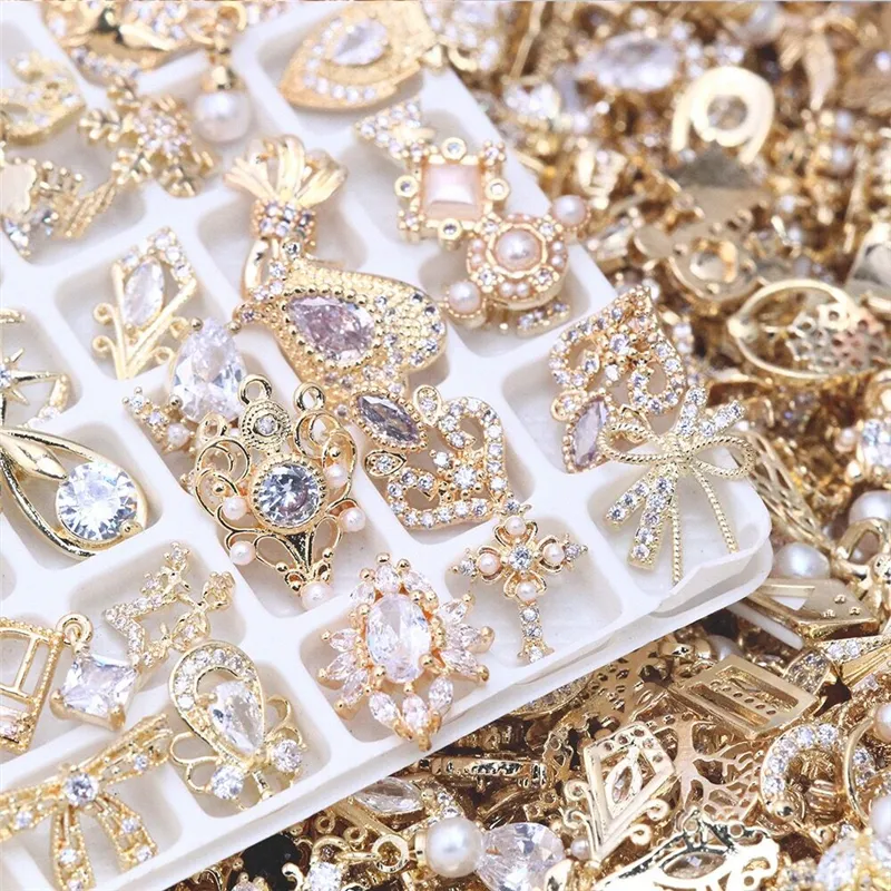 100 sztuk luksusowe ozdoby do paznokci luzem losowe paznokcie cyrkon s dekoracja błyszcząca biżuteria ze stopu na złote akcesoria do paznokci 220527