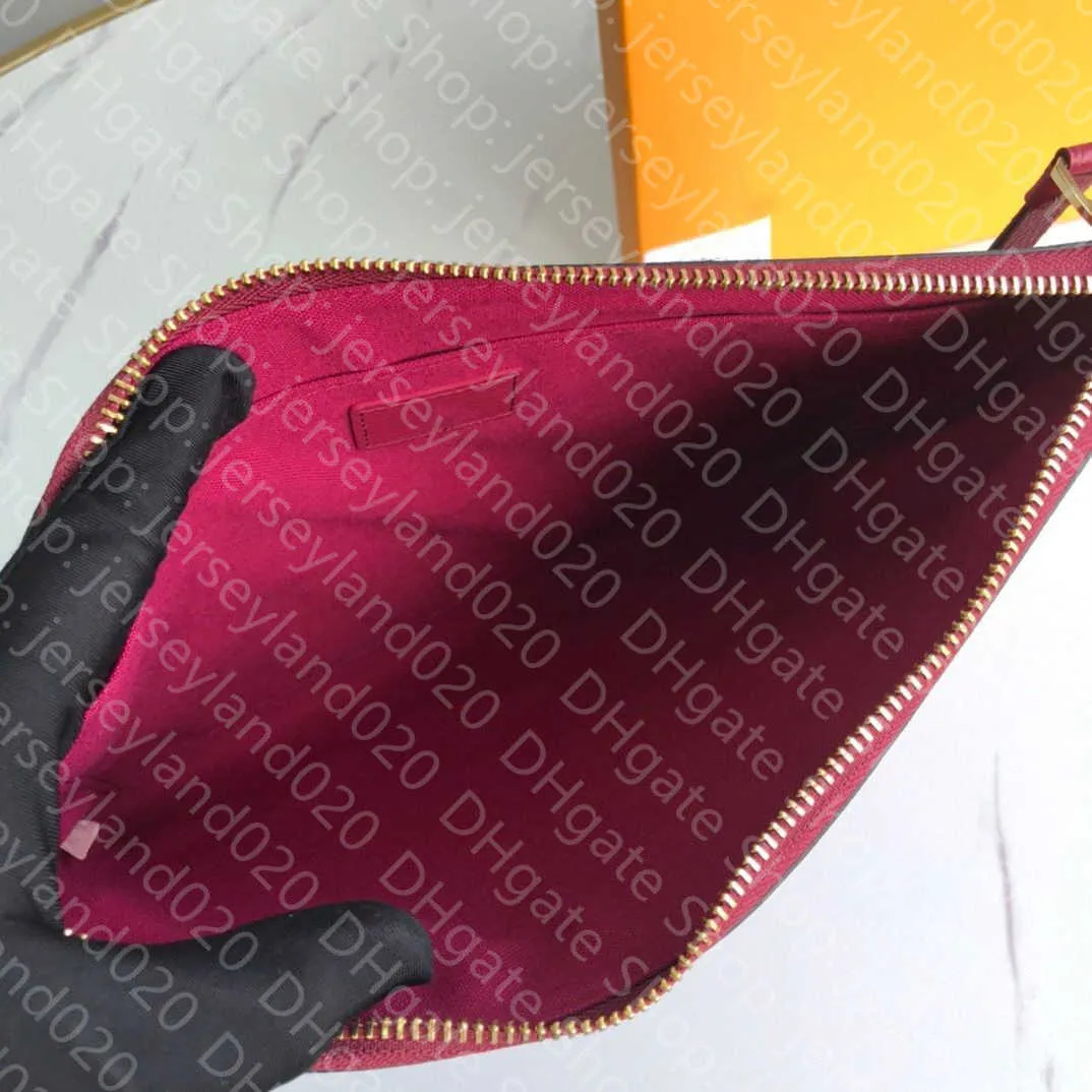 M62937 Portafogli di design sacchi giornalieri Pockette con tappe da viaggio con zippato ETUI VOYAGE2634