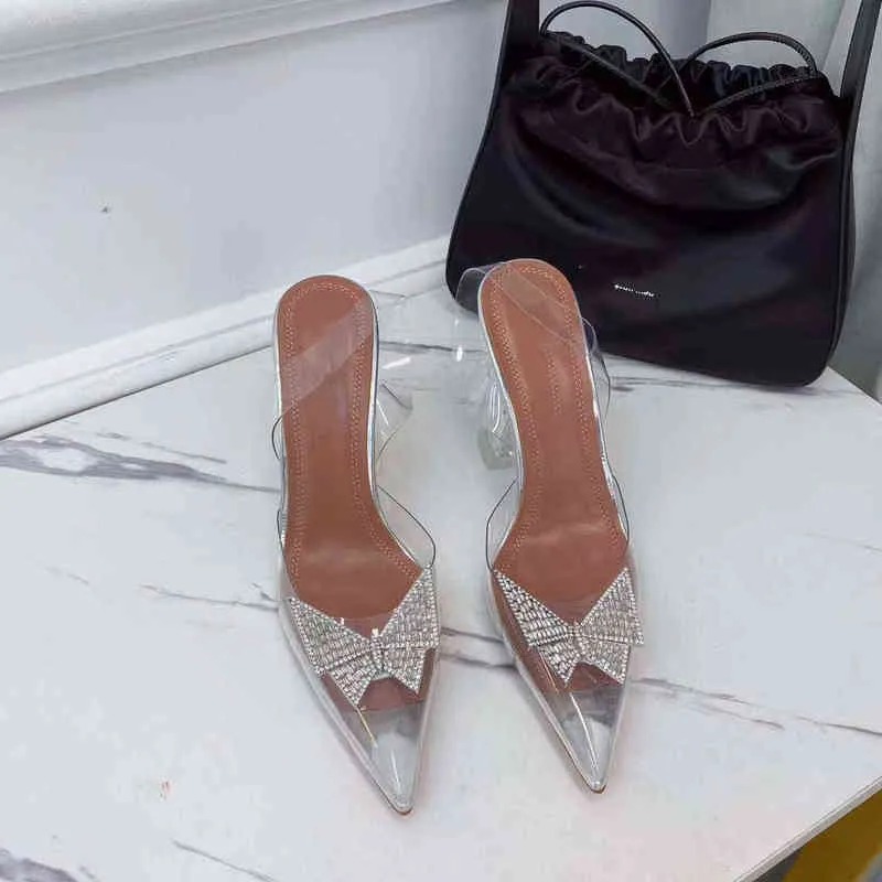 sandali 2022 nuove scarpe da donna leggiadramente grandi con fibbia a punta sottile in cristallo trasparente in PVC
