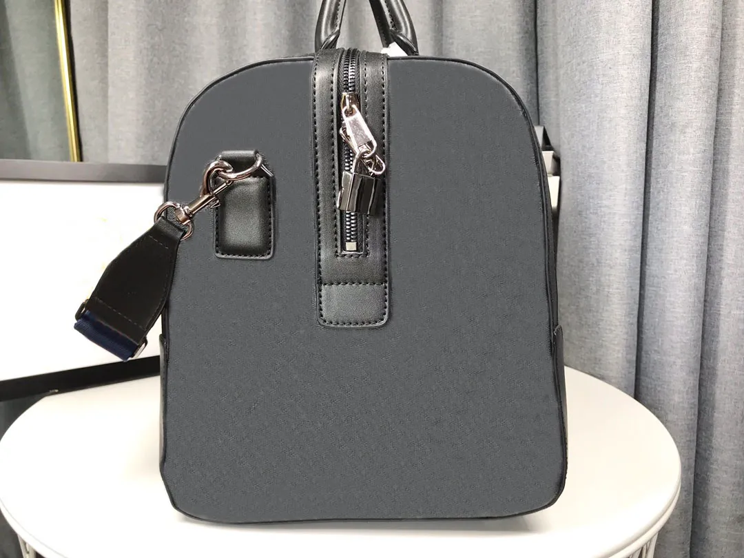 Top Quality handbag Large Capacity Duffle Bag lock Travel Bags Outdoor Soft Genuine Leather canvas Print Letter GM Designer Luggag315Z