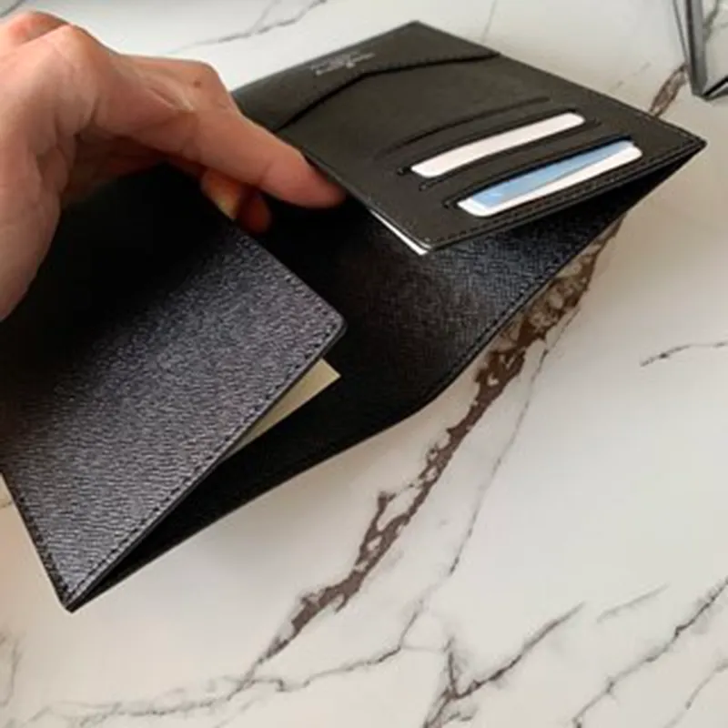 Nuovo porta passaporto di design in pelle di lusso Porta carte di credito da donna e da uomo Portafoglio da viaggio2399