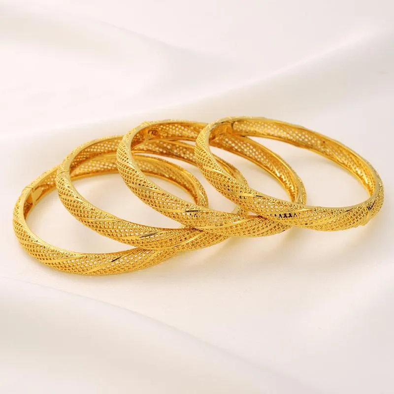 Bangle 24k Bangles 4st Gold Color Dubai India för kvinnliga afrikanska brudarmband Bröllopsmycken gåvor Bangle Banglebangle INTE22976