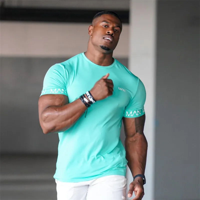 Chemise hommes à manches courtes entraînement Gym T-Shirt coton course Fitness hauts Streetwear Hip-Hop Sport t-shirts vêtements 220707