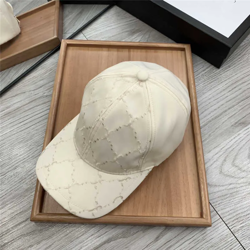 2021 Haft Designer Wiadro Kapelusze Dla Mężczyzn Kobiet Dopasowane Kapelusze Wihte i Czarna Moda Casual Designer Sun Hats Czapki