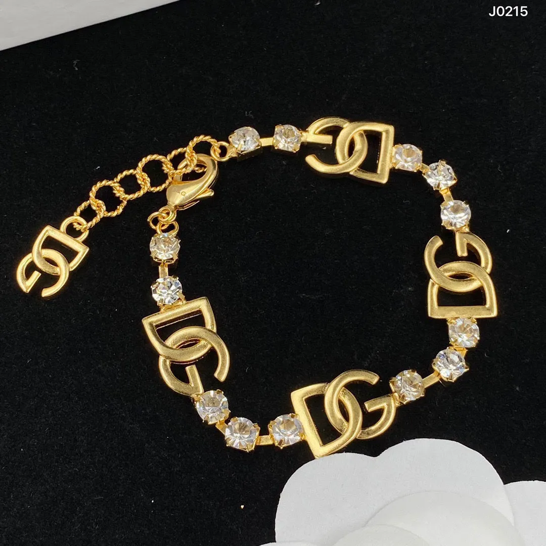 Mode neu gestaltete Charm-Damenarmbänder aushöhlen G-Buchstaben mit Diamanten 18 Karat vergoldetes Damenarmband Designerschmuck DG-242Q