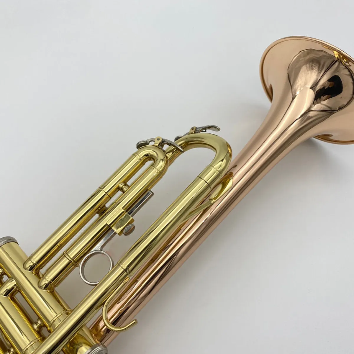 Instrumento de trompete profissional de alta qualidade para iniciantes tocarem bronze fósforo banhado a ouro com punho reverso trompete para a mão esquerda3966259
