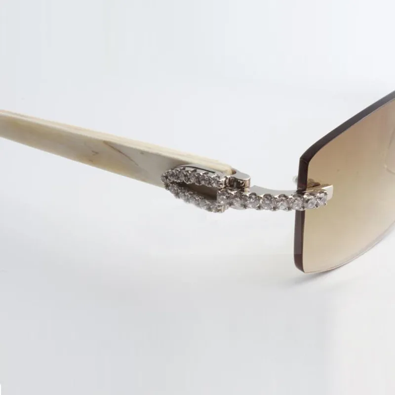 Zonnebril met medium diamantgeslepen 3524012 met witte hoornstokken en lens van 56 mm271n