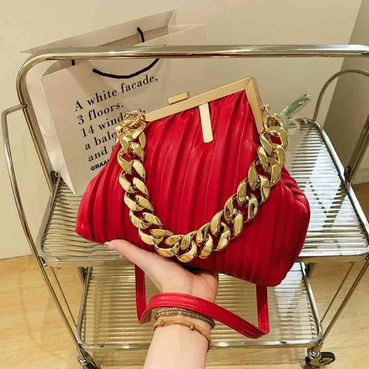 Purses Outlet 2022 summer new popular sling one Shoulder Messenger hand bill of lading shoulder contrast color thick chain women's bag