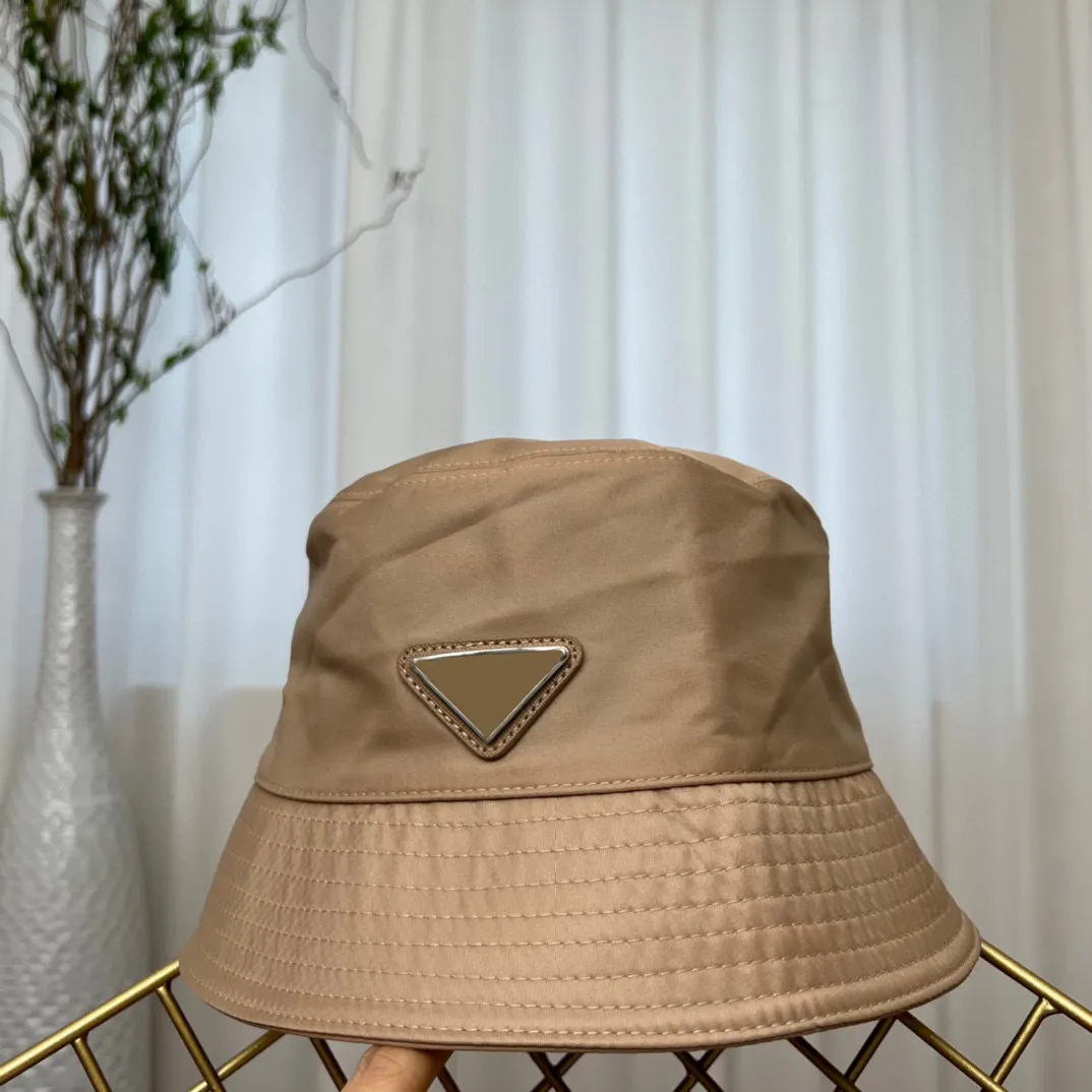 Marke Eimer Hüte Männer Frauen Designer Sonnenhut mit Buchstaben Dreieck Sunbonnet Black Beach Casquette Reisen Sunhats309e