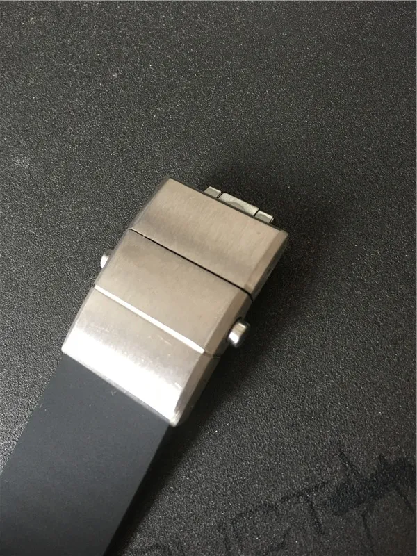 Herrenuhren aus schwarzem Gummi, mechanische Armbanduhr im Automatikstil, 44 mm, schwarzes Zifferblatt, transparente Rückseite 033325G