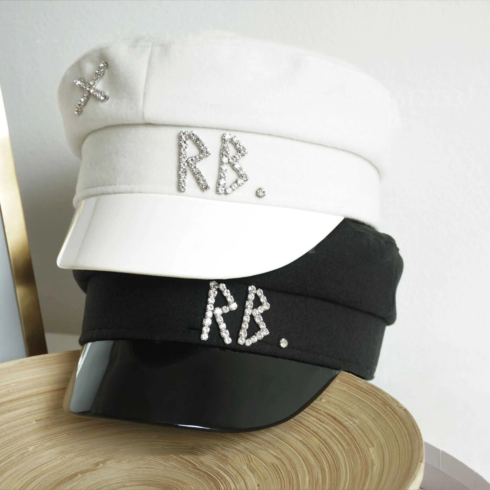 Nya tidningsmössor för kvinnor Kristallhatt Mode Tweed Basker Platt mössa Marinblå hatt Brittisk höst och vinter Retro Newsboykepsar BL0068