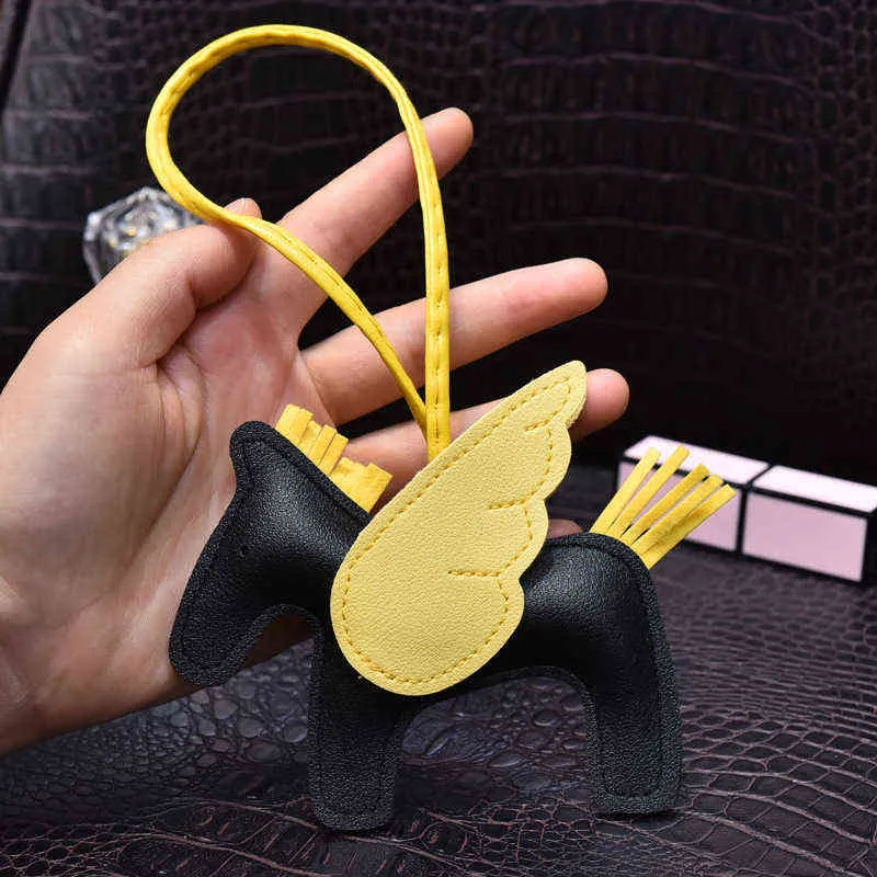 المصمم الشهير بو الجلود الحصان شكل شماعات المفاتيح الحيوان قلادة الديكور للسيدات حقيبة إكسسوارات حلية هدايا حلية AA220318