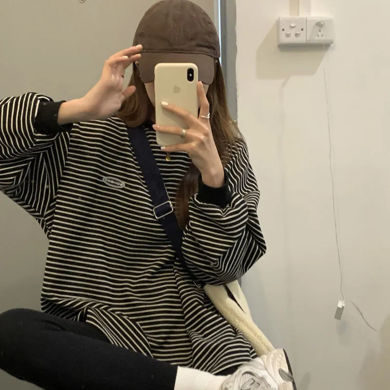 Kobiety Tshirts Striped Comfort Comfort Bluchy Tees z długim rękawem Studenci chłopak para modnych kobiet tops Ulzzang 220816