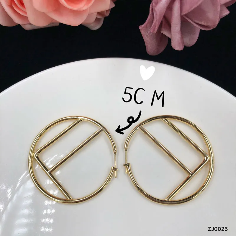 2022Luxury Designer Ohrringe Klassische minimalistische Studienbuchstaben Gold Large Runden Runde Ohrring für Frauen hochwertiger Markenschmuck 313g