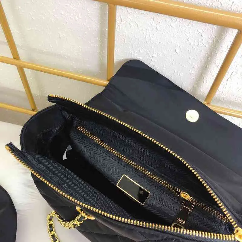 New Vintage borsa medio antica paracadute in nylon borsa a catena in oro nero classica borsa da donna standard a triangolo