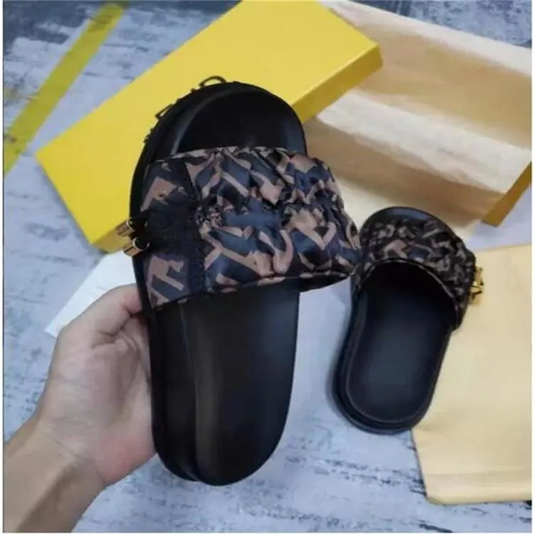 Newest top luxury Classic designers women slippers Flat Rubber slide Floral brocade Gear bottoms Casual Beach Wedding Party F286E