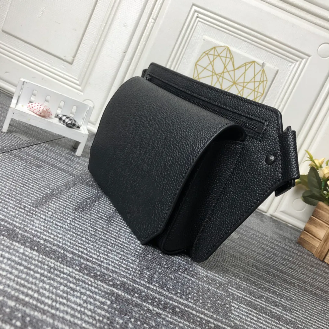 Mens new shoulder bags black lichee leather fashion wallet metal hardware flap magnetic buckle waist bag avenue sling bag man designer BumBag